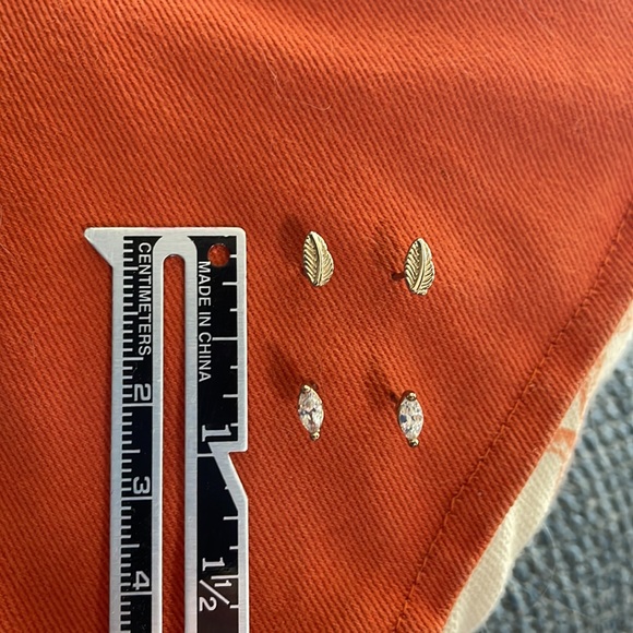 Teeny tiny earring bundle! Duo of dainty Anthropologie studs - leaf and crystal - Picture 2 of 5
